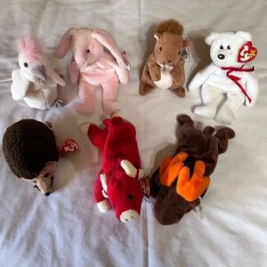 Beanie Babies & 1 Planet Hollywood stuffed toys